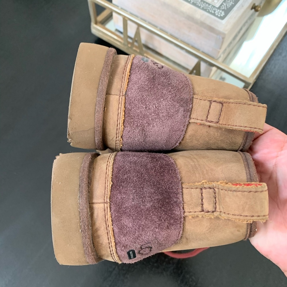 Ugg nuamel shoes sz 5 woman’s - Picture 5 of 5